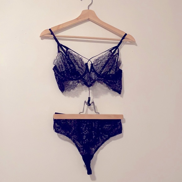 Matching Set. La Senza bralette size M and high waisted thong S. Navy blue.